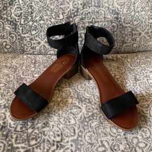 Low heel sandals